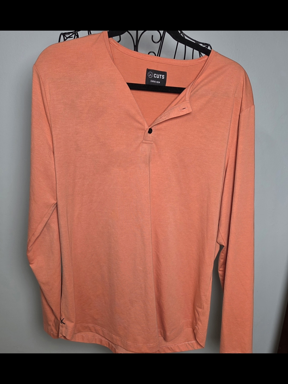 CUTS Curve-Hem Long Sleeve Henley Shirt